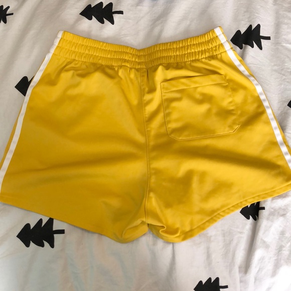 SOLD adidas originals shorts - Picture 2 of 2